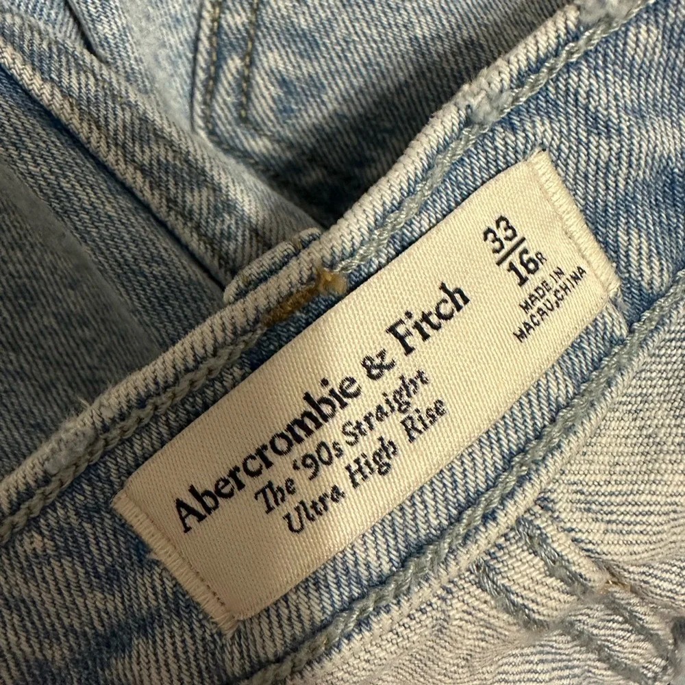 Abercrombie & Fitch Size 33 16 Ultra High Rise 90s Straight Jean jeans A&F‎